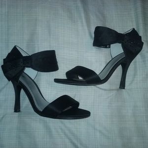 Apt. 9 Satin Heels with Bow Detail Womens Size 6